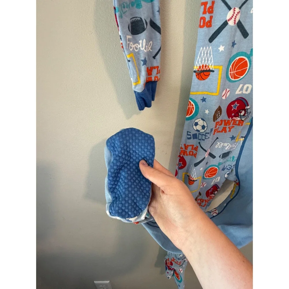 The Childrens Place Boys Blue Daddys MVP Sports Print Footed Pajamas 5T 1167